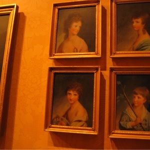 Meet your Posher, Ella